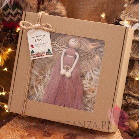 Makramowe prezenty świąteczne Anioł z makramy brudny róż w ozdobnym pudełku – personalizacja Święta Bożego Narodzenia