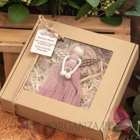 Anioł z makramy brudny róż w ozdobnym pudełku – personalizacja Dzień Babci i Dziadka