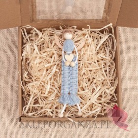 Makramowe aniołki na Dzień Babci i Dziadka Anioł z makramy niebieski wersja męska w ozdobnym pudełku
