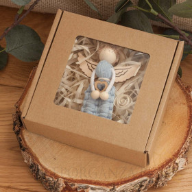 Aniołek z makramy chłopiec niebieski w ozdobnym pudełku Makramowe aniołki na Dzień Babci i Dziadka