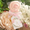 Lizak okrągły różowy z bilecikiem - personalizacja kolekcja ślubna GEOMETRYCZNA GOLD RÓŻ KWIATY